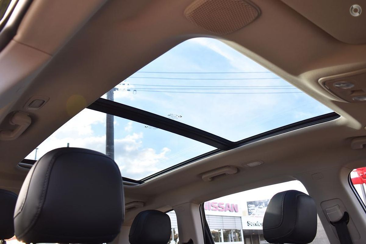 2025 Mahindra XUV700 AX7L