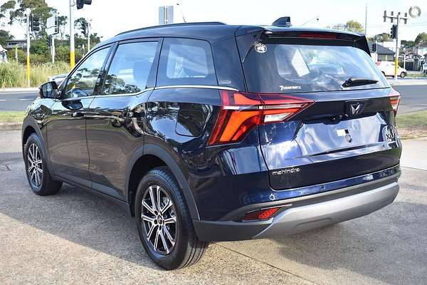 2025 Mahindra XUV700 AX7L