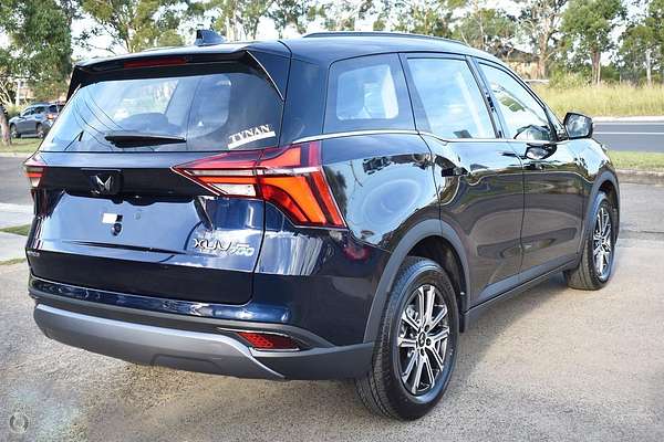 2025 Mahindra XUV700 AX7L