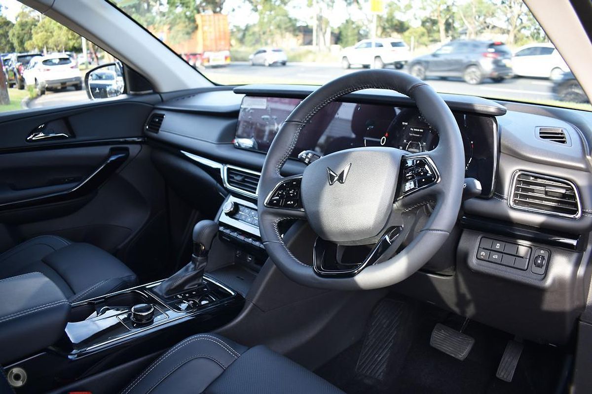 2025 Mahindra XUV700 AX7L