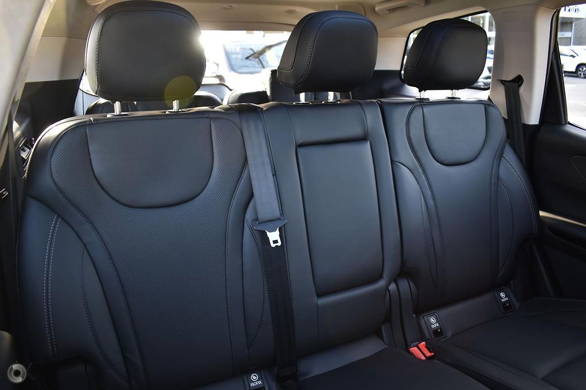 2025 Mahindra XUV700 AX7L