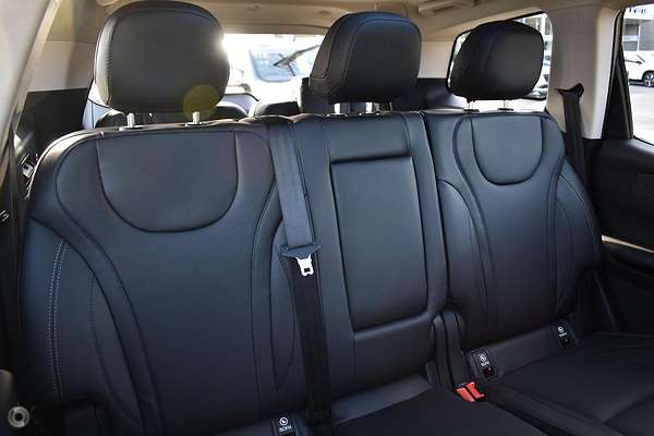 2025 Mahindra XUV700 AX7L