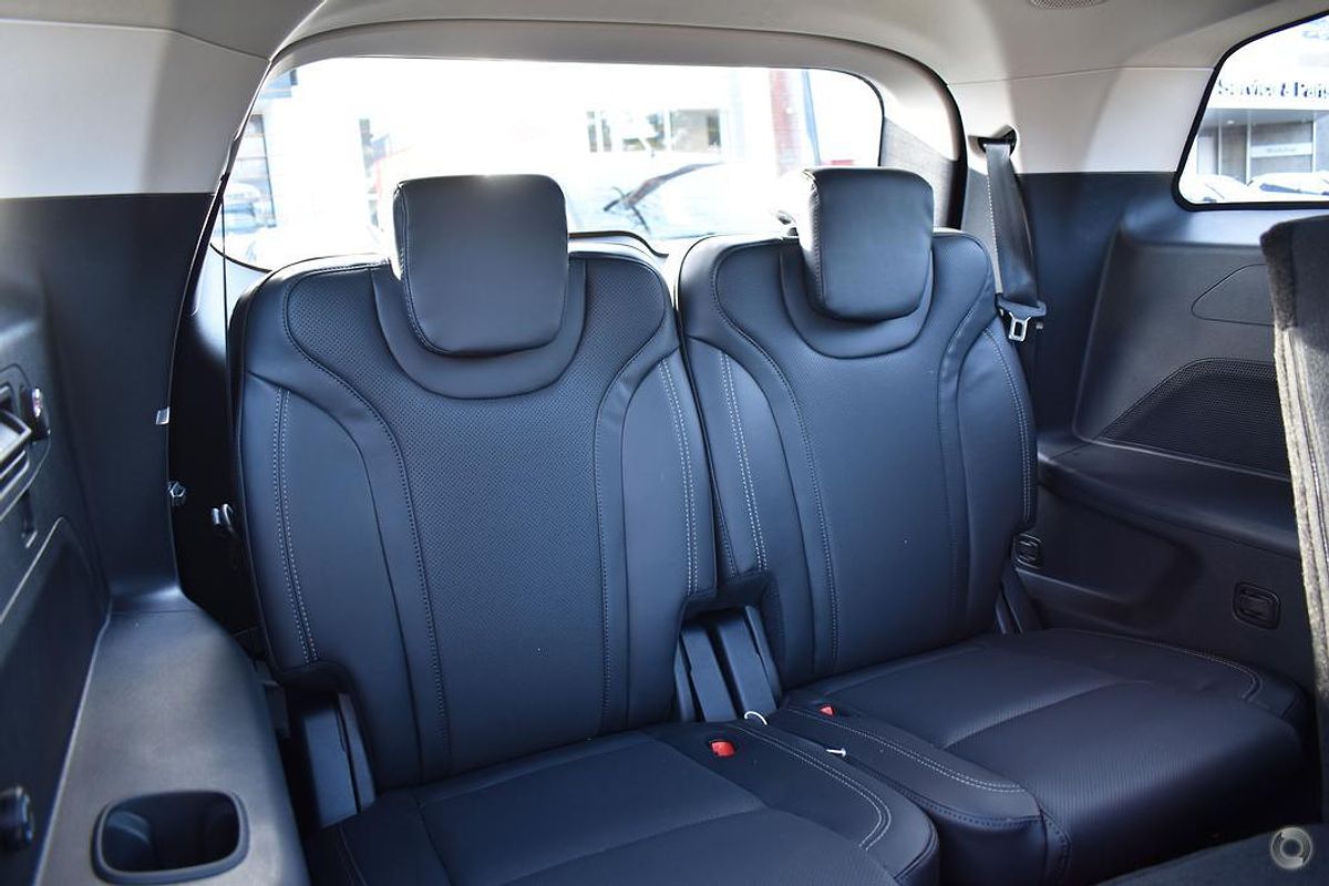 2025 Mahindra XUV700 AX7L