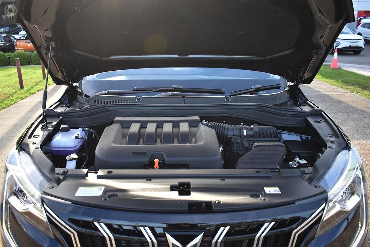 2025 Mahindra XUV700 AX7L
