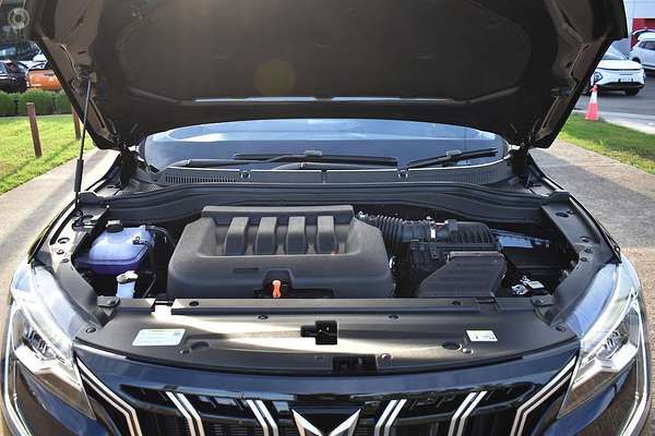 2025 Mahindra XUV700 AX7L