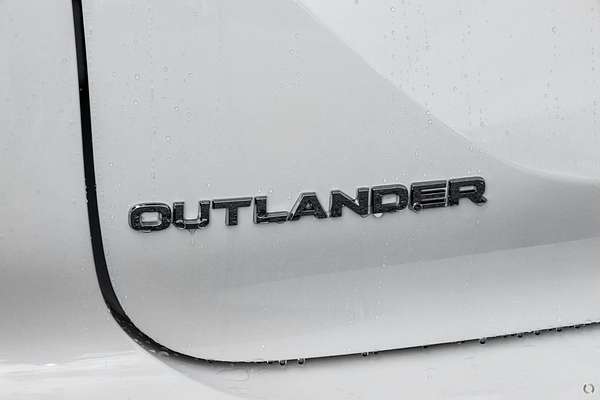2025 Mitsubishi Outlander ES ZM