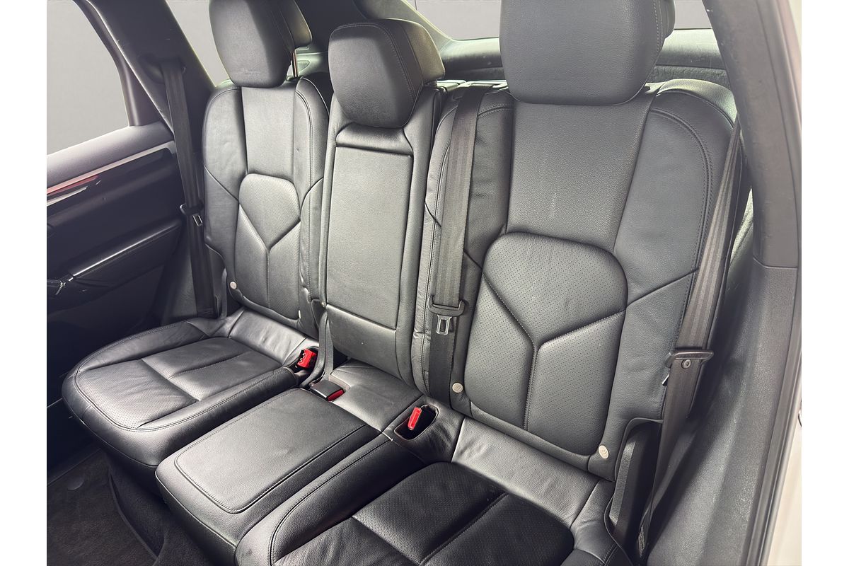 2013 Porsche Cayenne 4 DOOR SUV