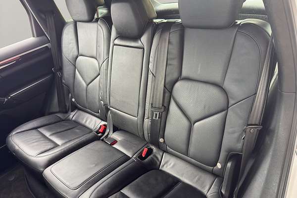 2013 Porsche Cayenne 4 DOOR SUV