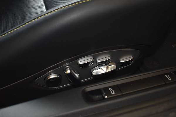 2024 Porsche 718 Cayman Style Edition 982