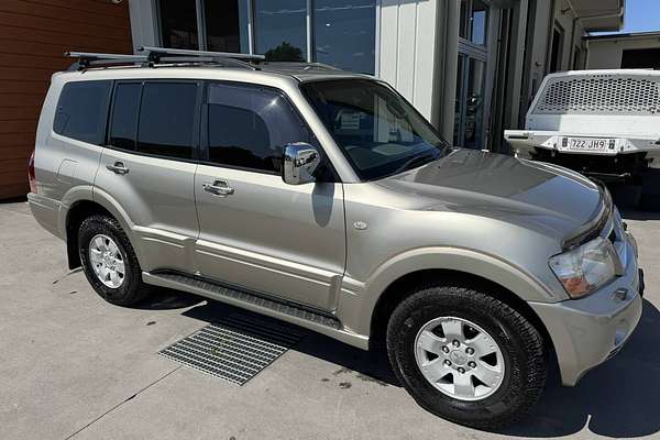 2004 Mitsubishi Pajero Exceed NP