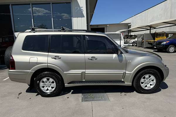 2004 Mitsubishi Pajero Exceed NP