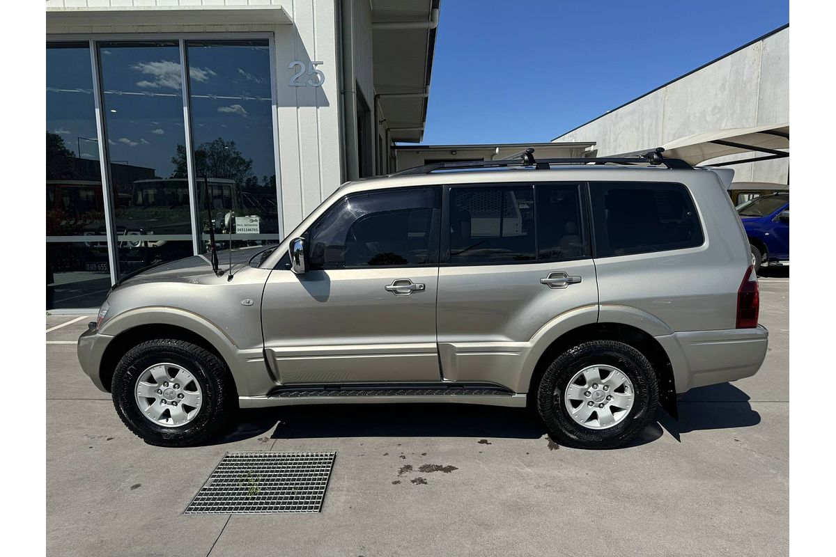 2004 Mitsubishi Pajero Exceed NP
