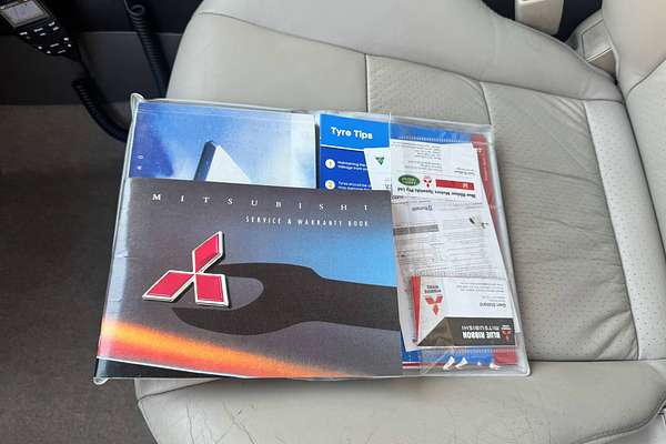 2004 Mitsubishi Pajero Exceed NP