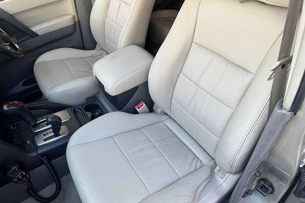 2004 Mitsubishi Pajero Exceed NP