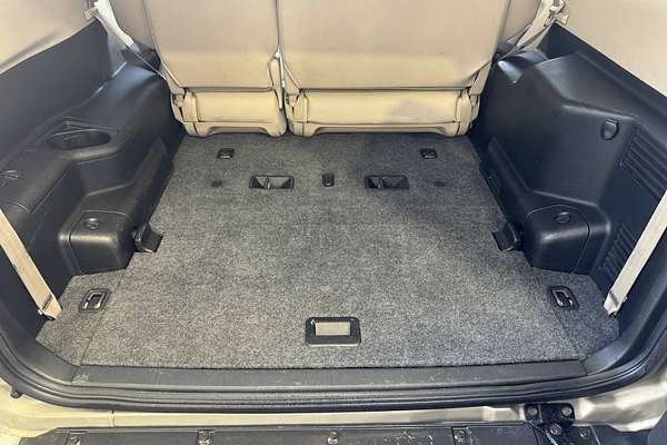 2004 Mitsubishi Pajero Exceed NP