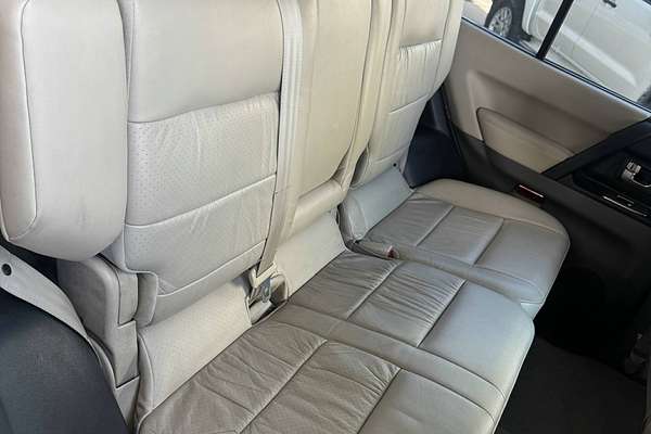 2004 Mitsubishi Pajero Exceed NP
