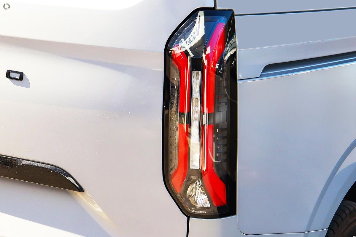 2025 Ford Tourneo Titanium X AV SWB
