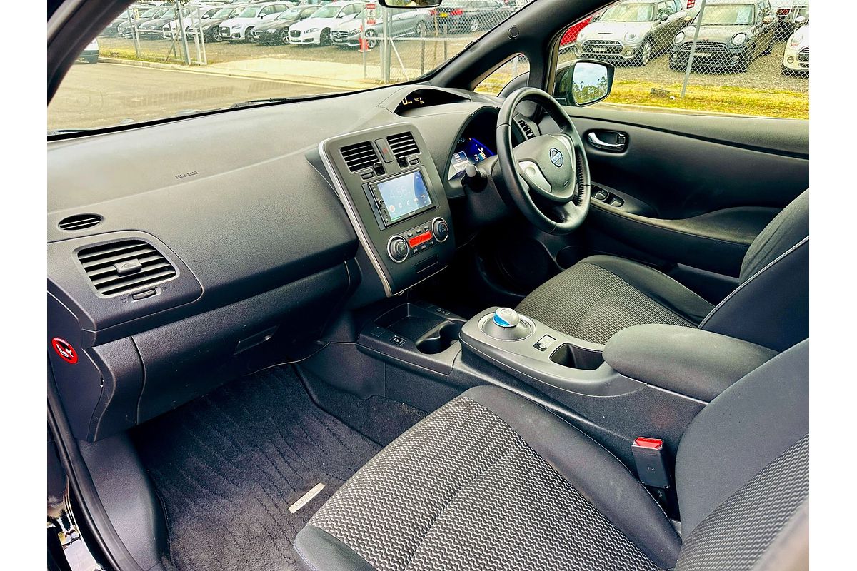 2016 Nissan LEAF  ZE0