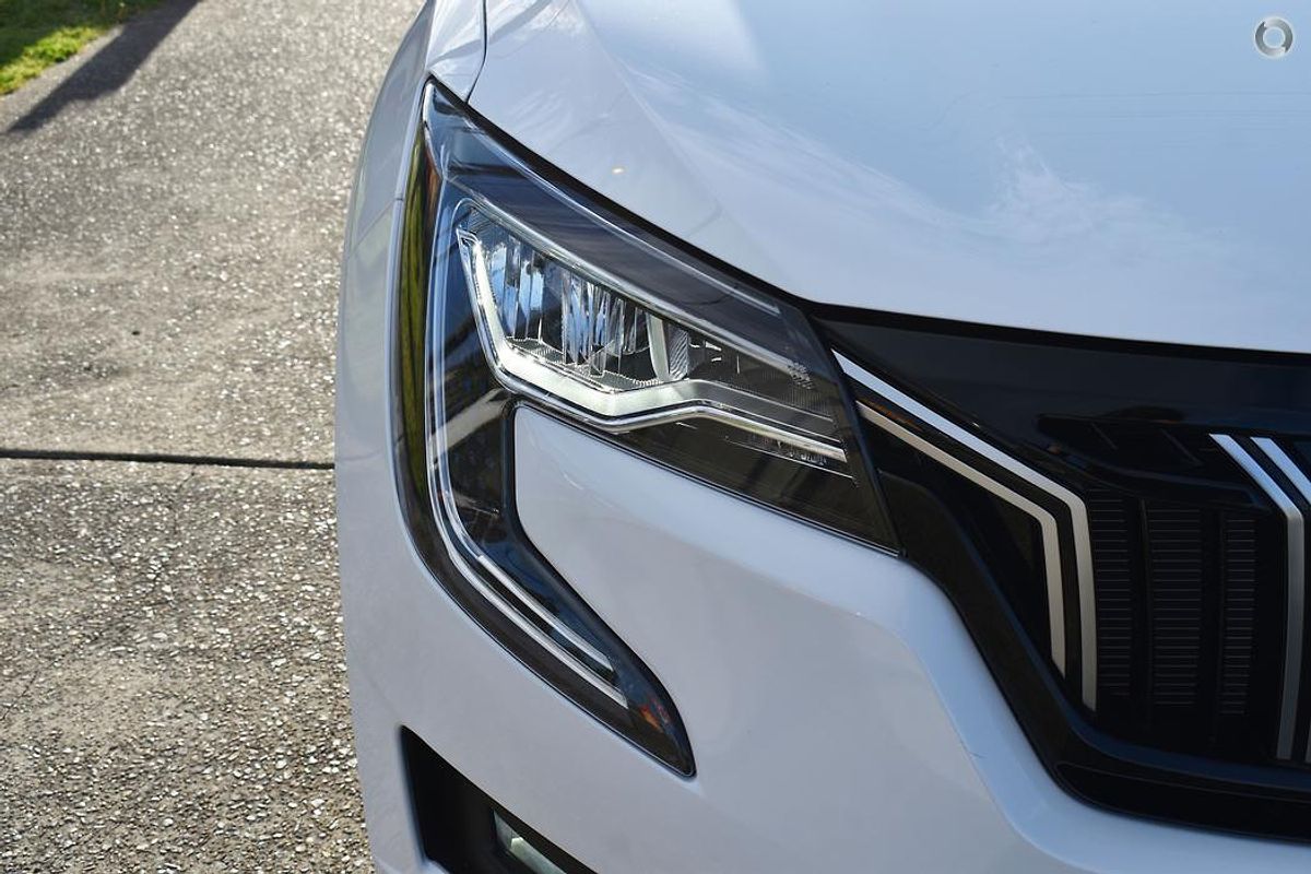 2025 Mahindra XUV700 AX7L