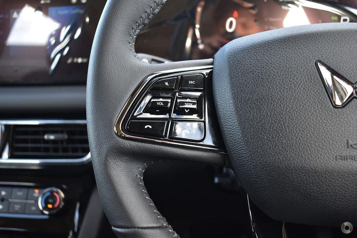 2025 Mahindra XUV700 AX7L