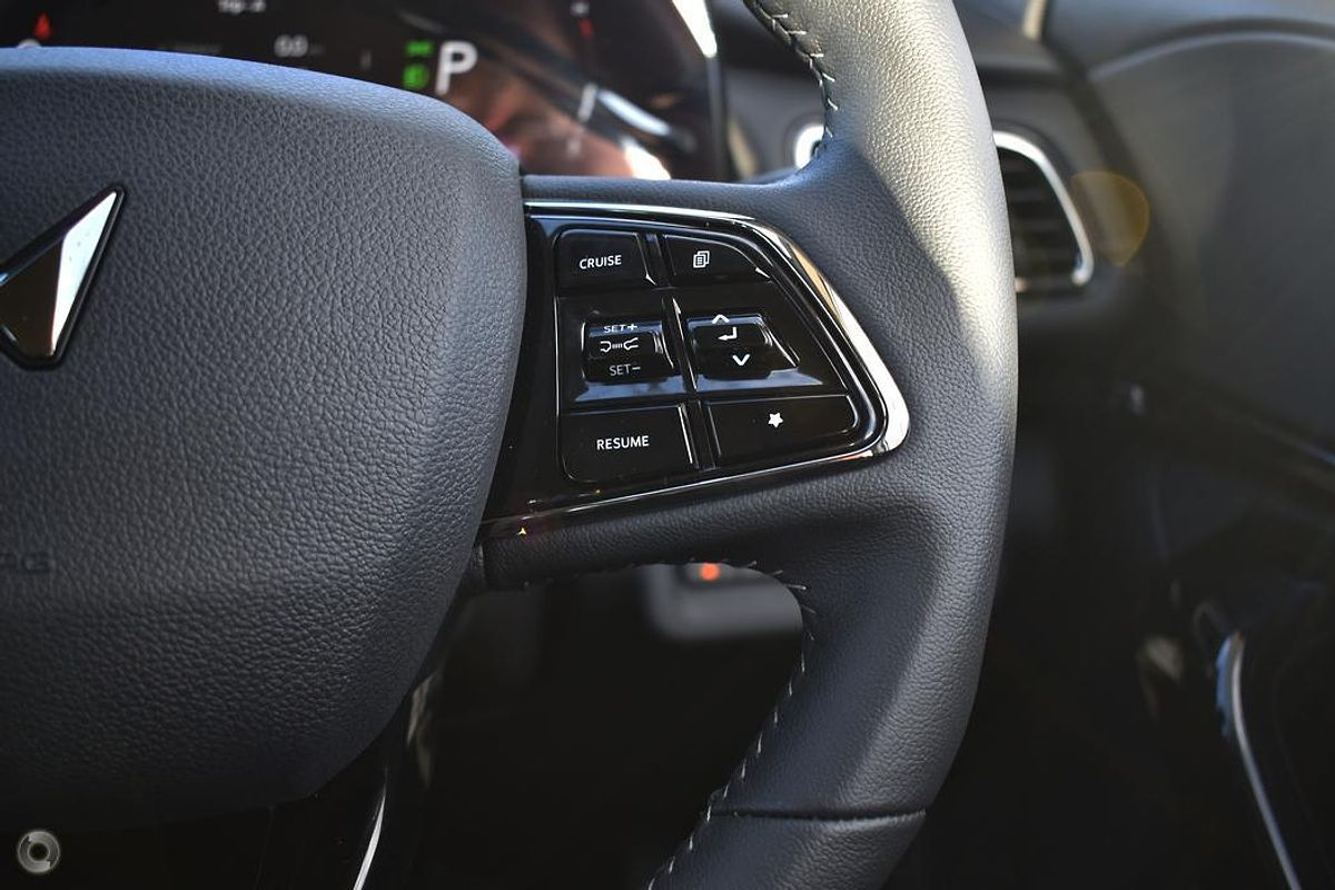 2025 Mahindra XUV700 AX7L