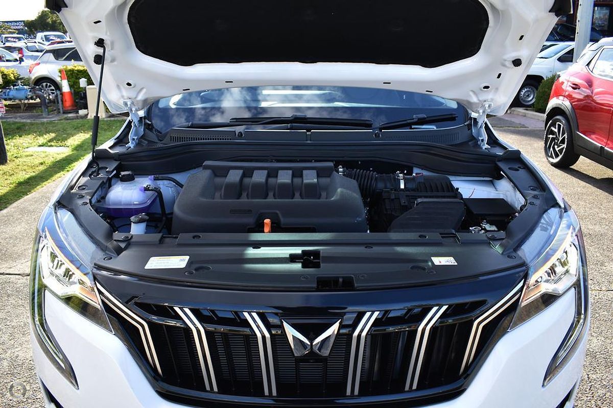 2025 Mahindra XUV700 AX7L