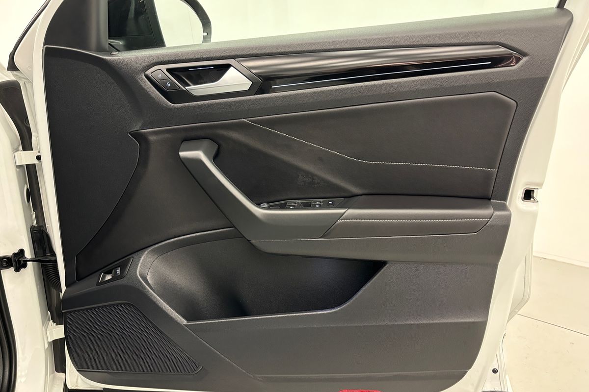 2023 Volkswagen T-Roc R D11