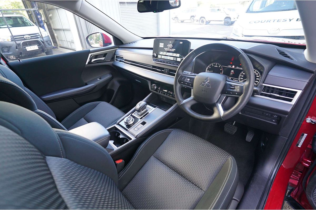 2023 Mitsubishi OUTLANDER OUTLANDER LS 7 SEAT (2WD) ZM2L46