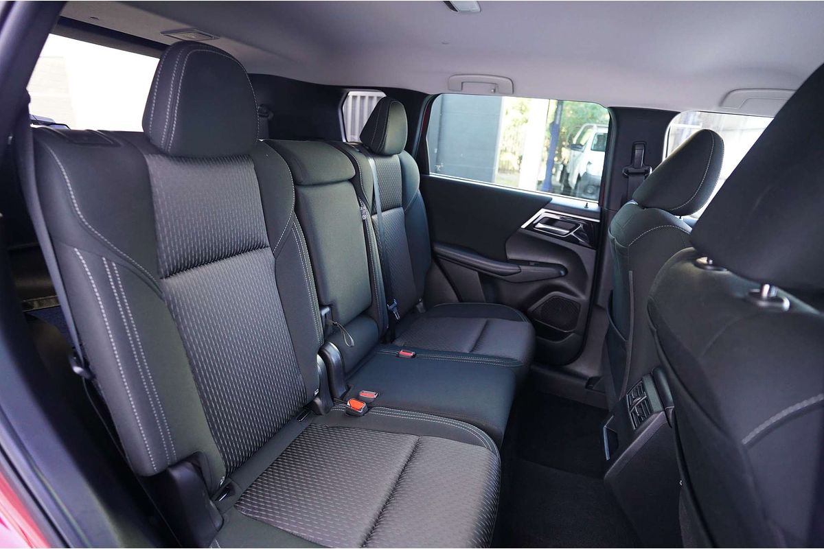 2023 Mitsubishi OUTLANDER OUTLANDER LS 7 SEAT (2WD) ZM2L46