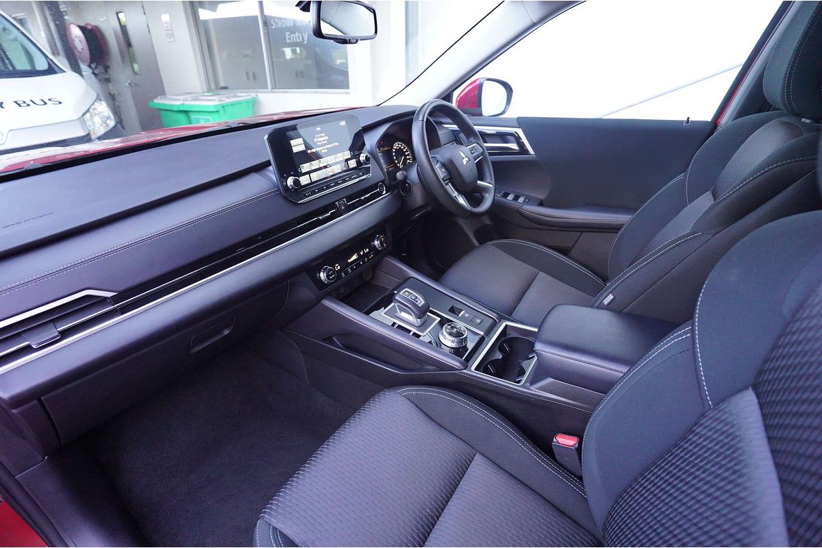 2023 Mitsubishi OUTLANDER OUTLANDER LS 7 SEAT (2WD) ZM2L46