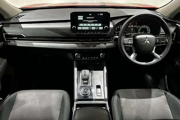 2022 Mitsubishi Outlander ES ZM