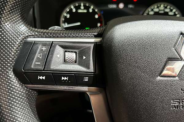 2022 Mitsubishi Outlander ES ZM