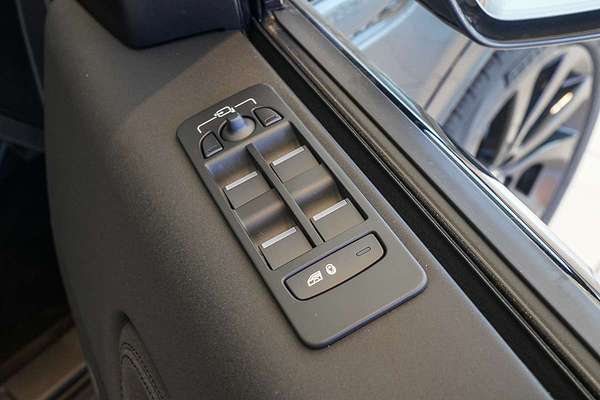 2025 Land Rover Discovery Sport P200 S L550