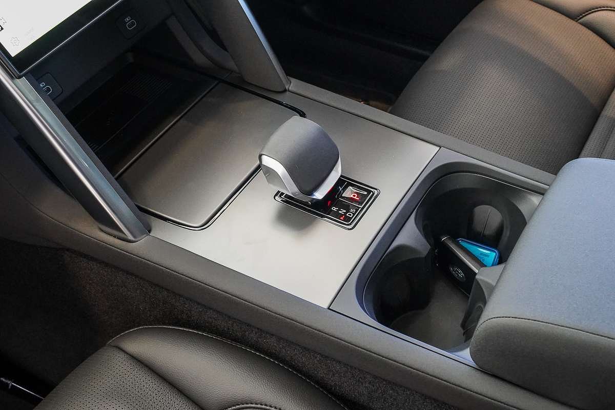 2025 Land Rover Discovery Sport P200 S L550