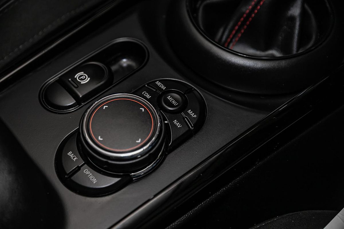 2017 MINI Clubman Cooper S F54