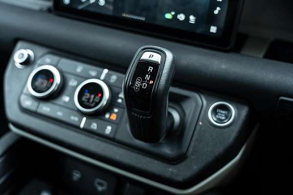 2020 Land Rover Defender 110 D300 SE L663