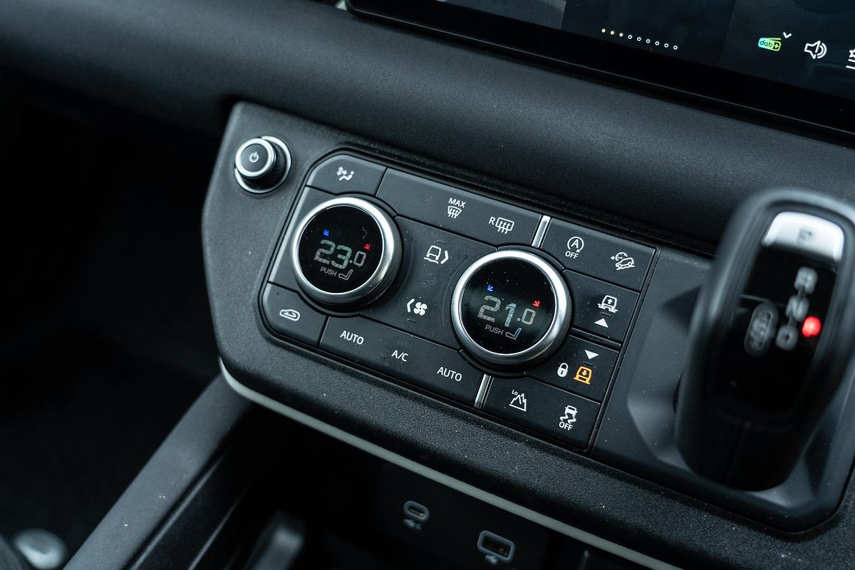 2020 Land Rover Defender 110 D300 SE L663