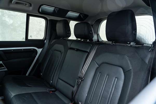 2020 Land Rover Defender 110 D300 SE L663
