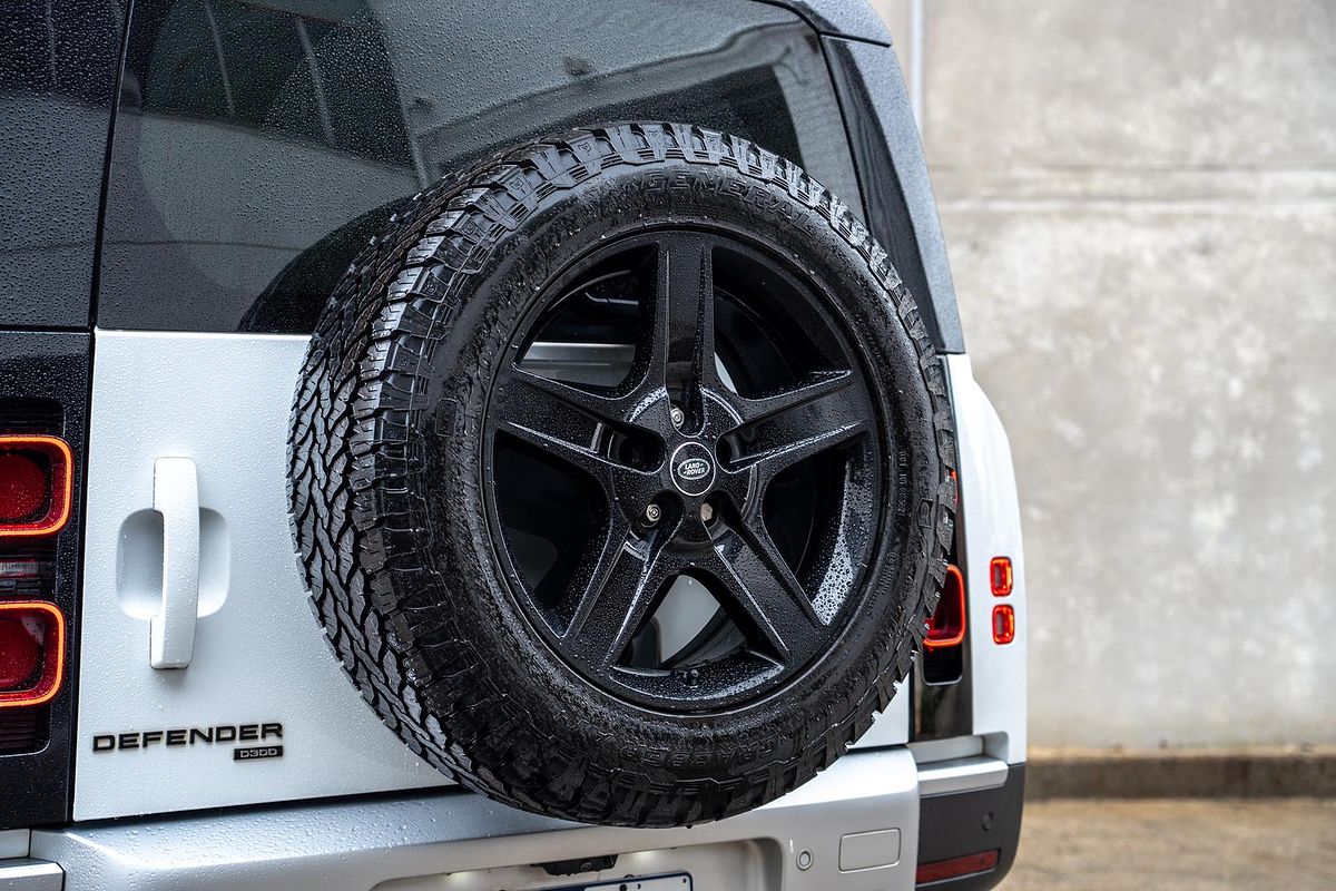 2020 Land Rover Defender 110 D300 SE L663