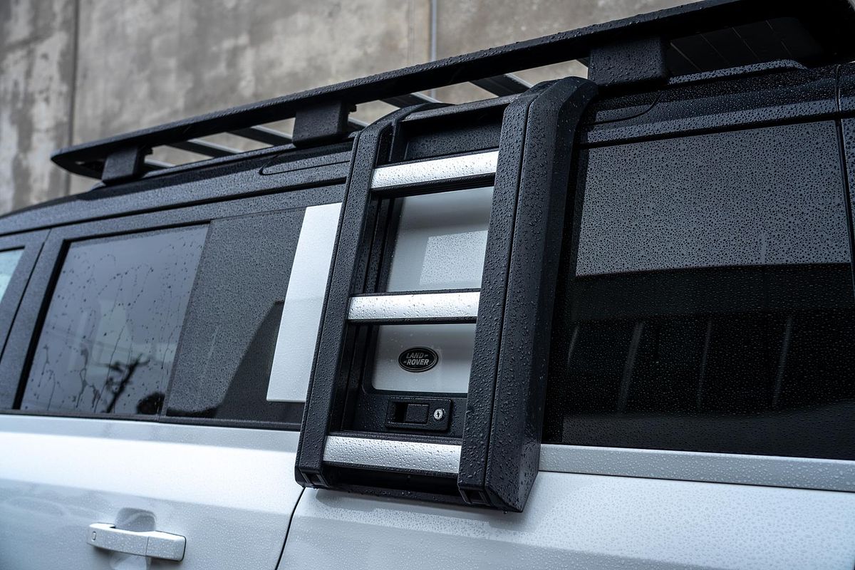 2020 Land Rover Defender 110 D300 SE L663