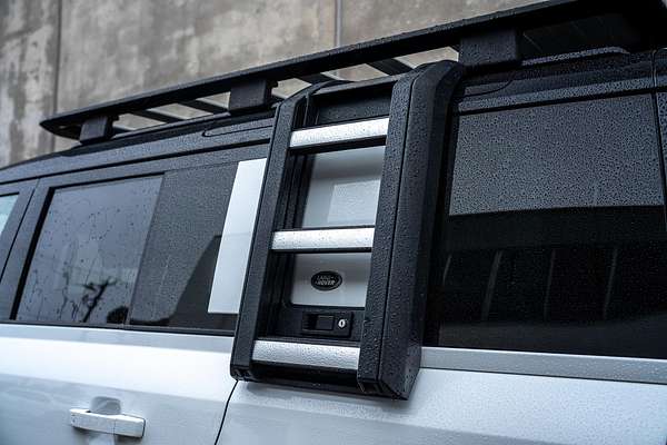 2020 Land Rover Defender 110 D300 SE L663