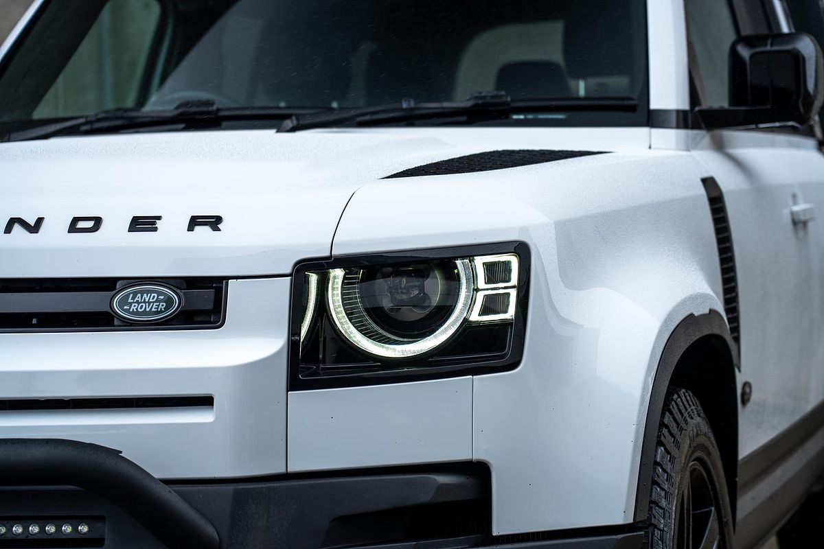 2020 Land Rover Defender 110 D300 SE L663