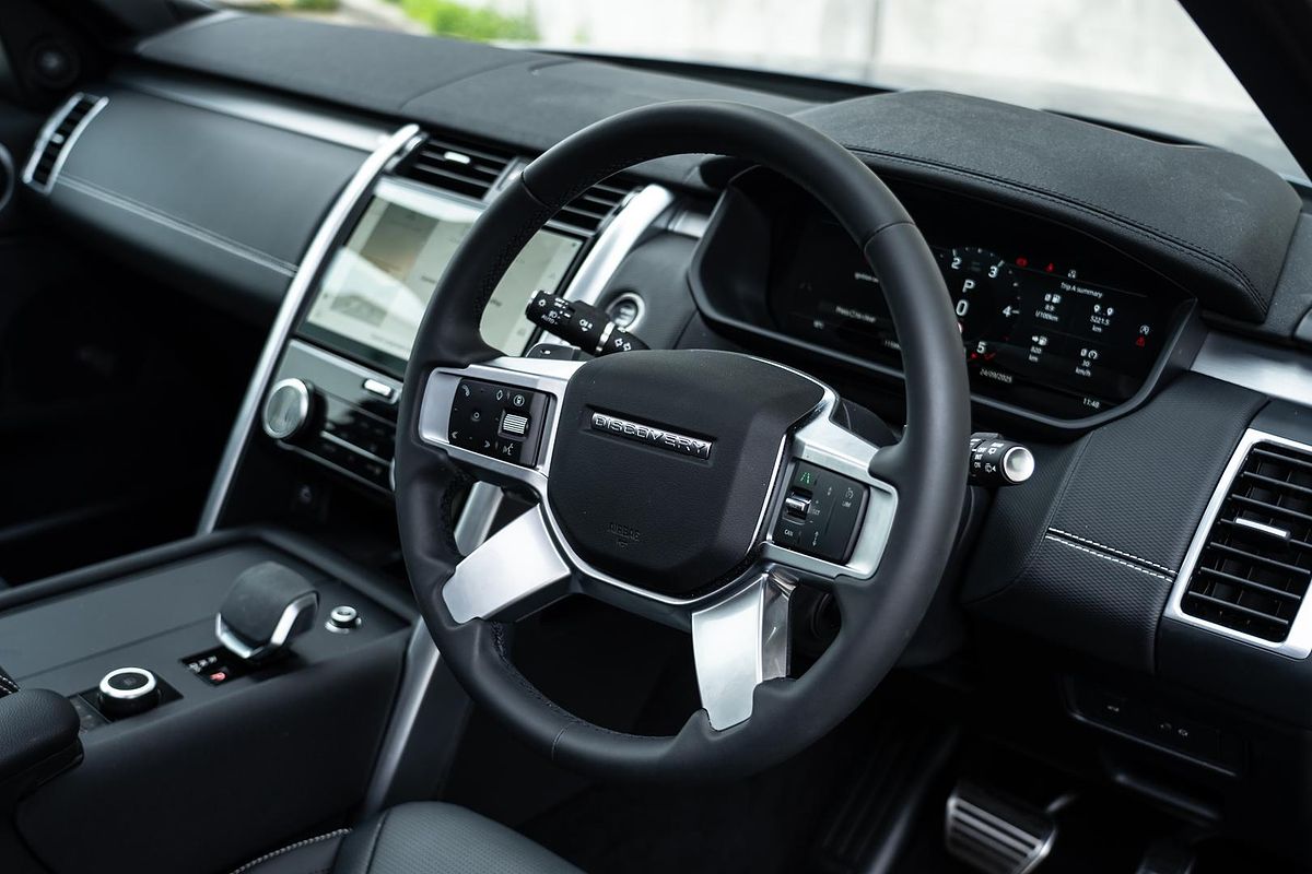 2024 Land Rover Discovery D350 Dynamic SE Series 5