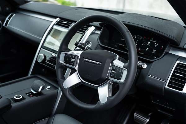 2024 Land Rover Discovery D350 Dynamic SE Series 5