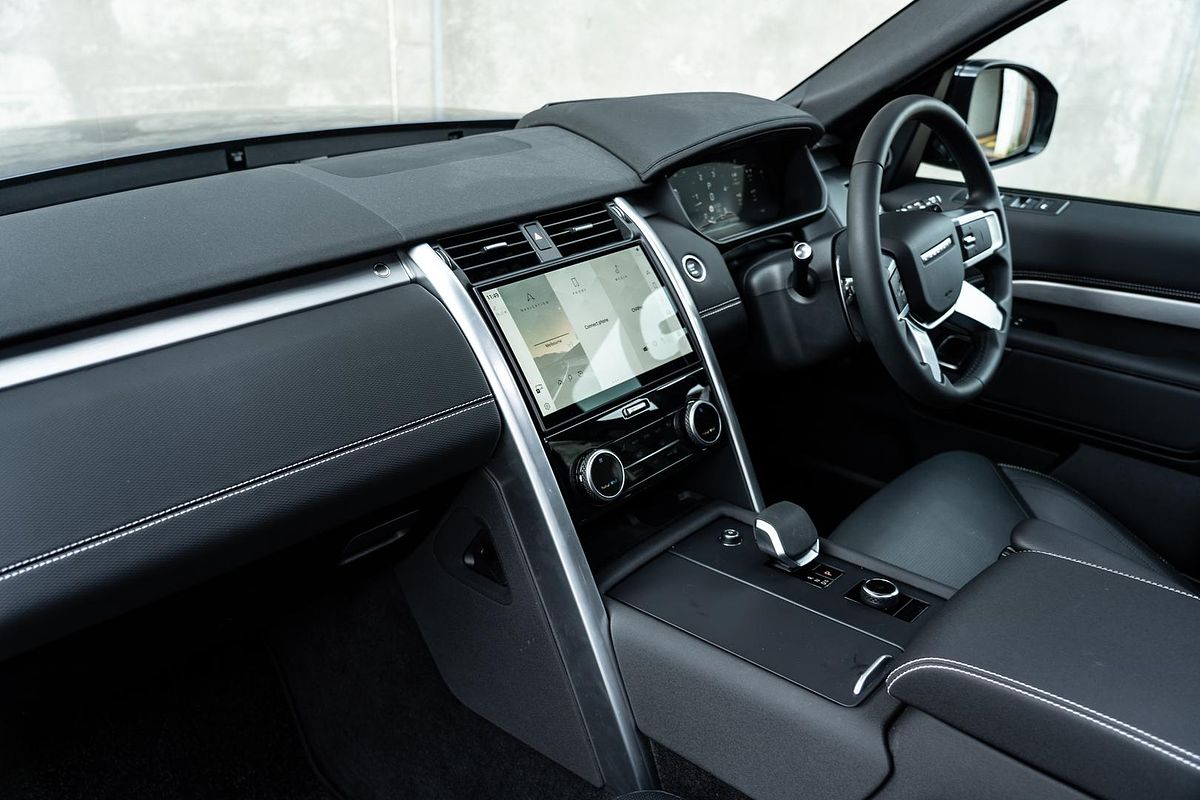 2024 Land Rover Discovery D350 Dynamic SE Series 5