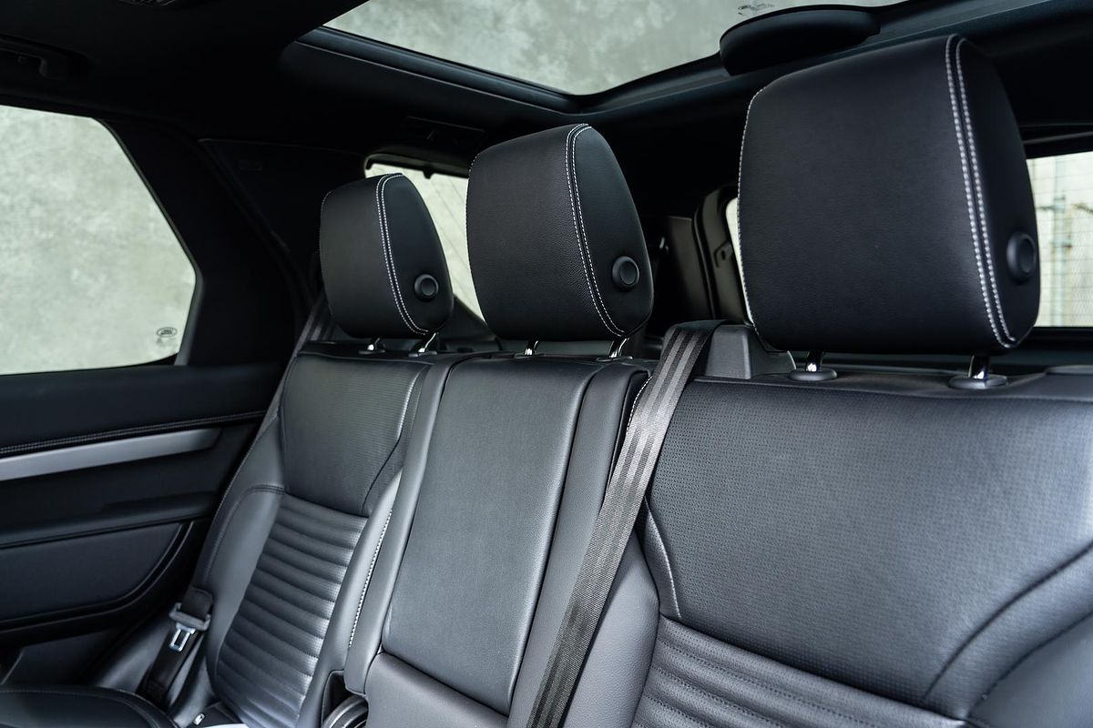 2024 Land Rover Discovery D350 Dynamic SE Series 5