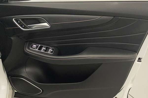 2020 MG HS Essence SAS23