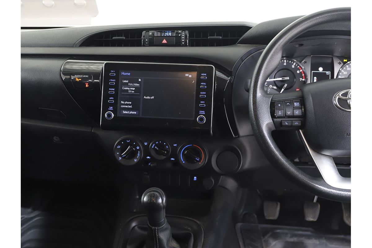 Hilux 4x2 Workmate 2.7L Petrol Manual Double Cab 2U82860 001