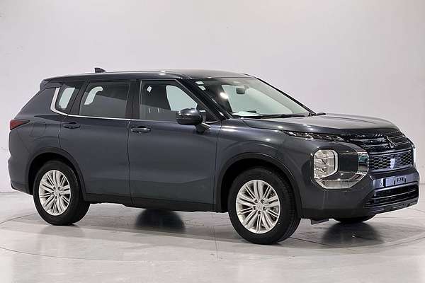 2023 Mitsubishi Outlander LS Black Edition ZM