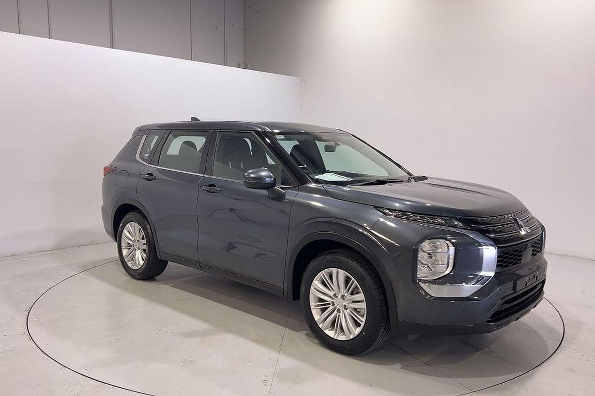 2023 Mitsubishi Outlander LS Black Edition ZM